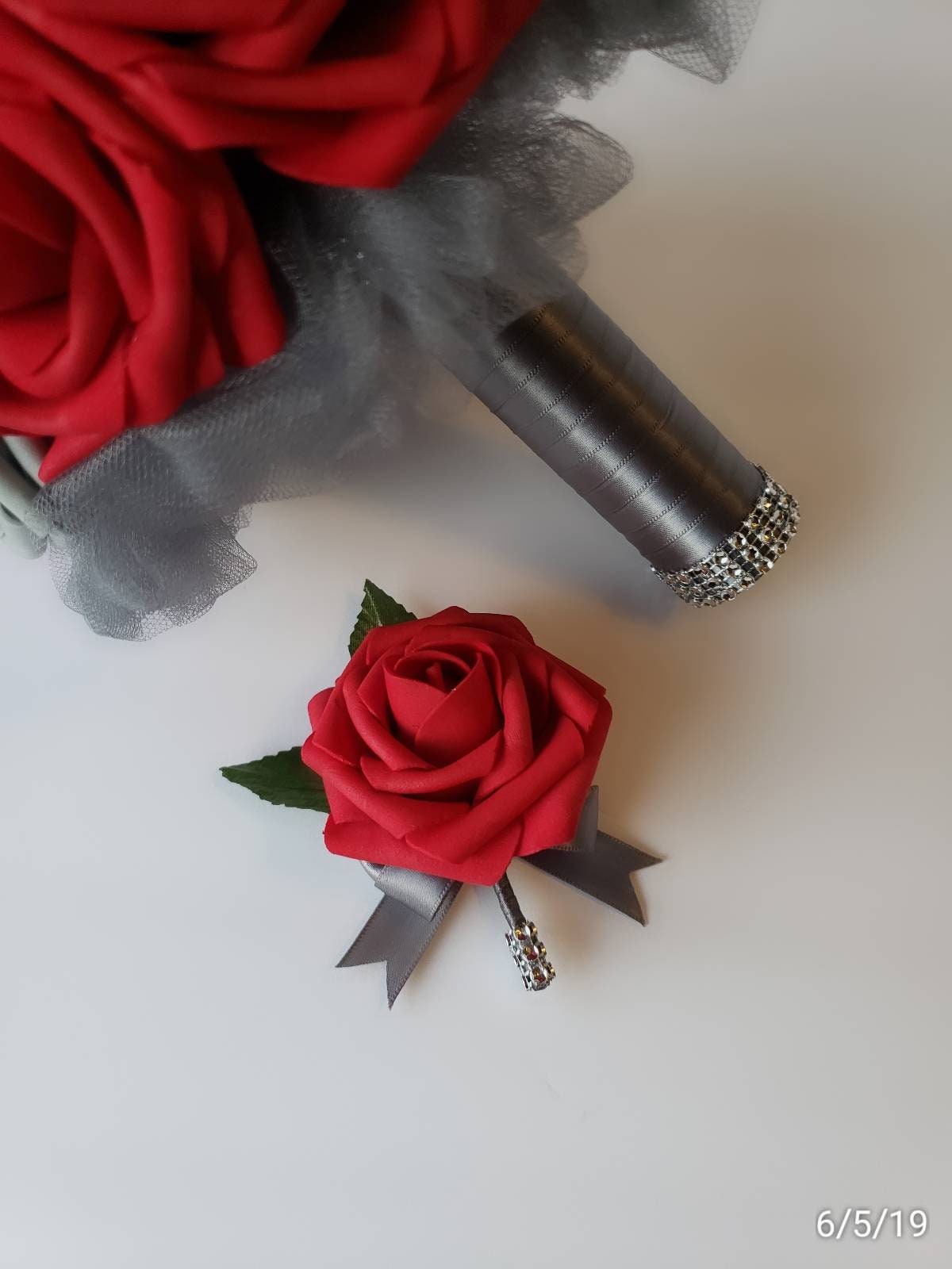 Black And Gold Boutonnieres And Corsages,27 Colors Available, Corsages Available In Pin On And Wrist,Matching Bouquets Available