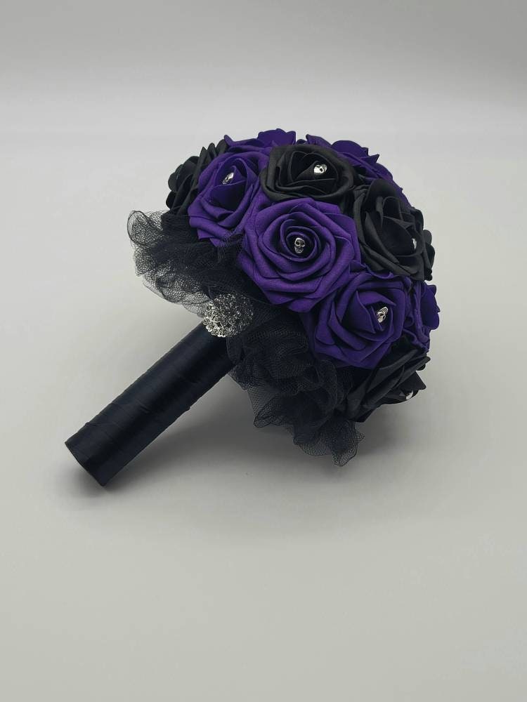 Gothic Skull Dark purple and Black Wedding Bouquet,Bridal bouquet, Bridesmaid Bouquet,Matching Corsages and Boutonnieres,Halloween Wedding