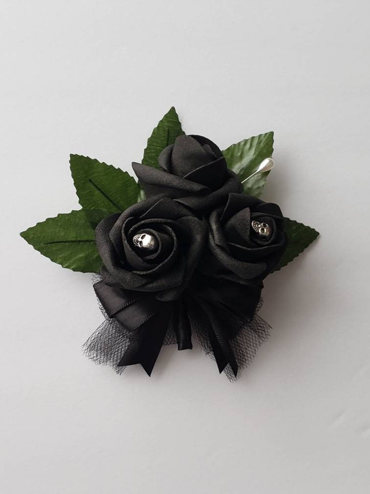 Black Skull Bouquet,Black Bouquet, Gothic Bouquet, Bridesmaid Bouquet,Toss Bouquet,Corsages,Boutonnieres,Halloween, Custom Colors Available