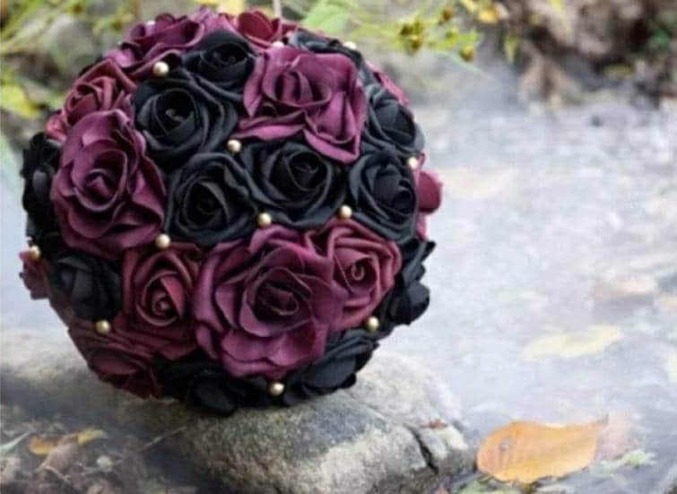 Black and gold bouquet front view gold balls