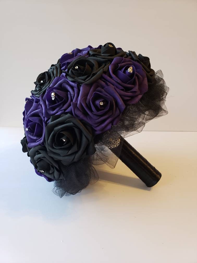 Gothic Skull Dark purple and Black Wedding Bouquet,Bridal bouquet, Bridesmaid Bouquet,Matching Corsages and Boutonnieres,Halloween Wedding