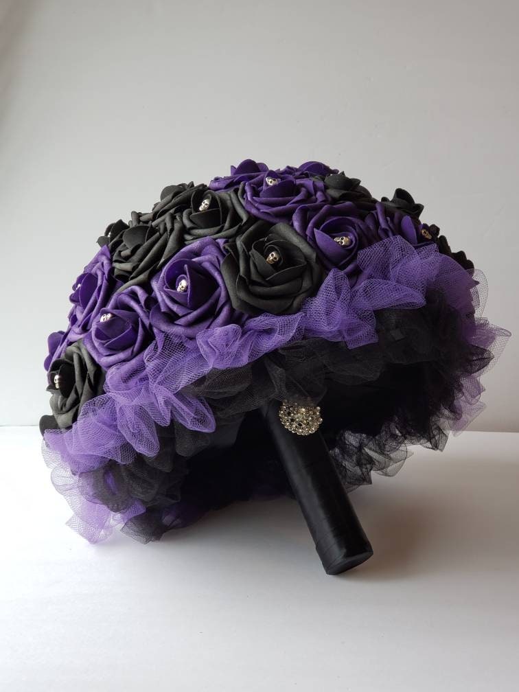 Gothic Skull Dark purple and black Wedding Bouquet, Bridal Bouquet, Bridesmaid Bouquet,Matching Corsages and Boutonnieres,Halloween Wedding