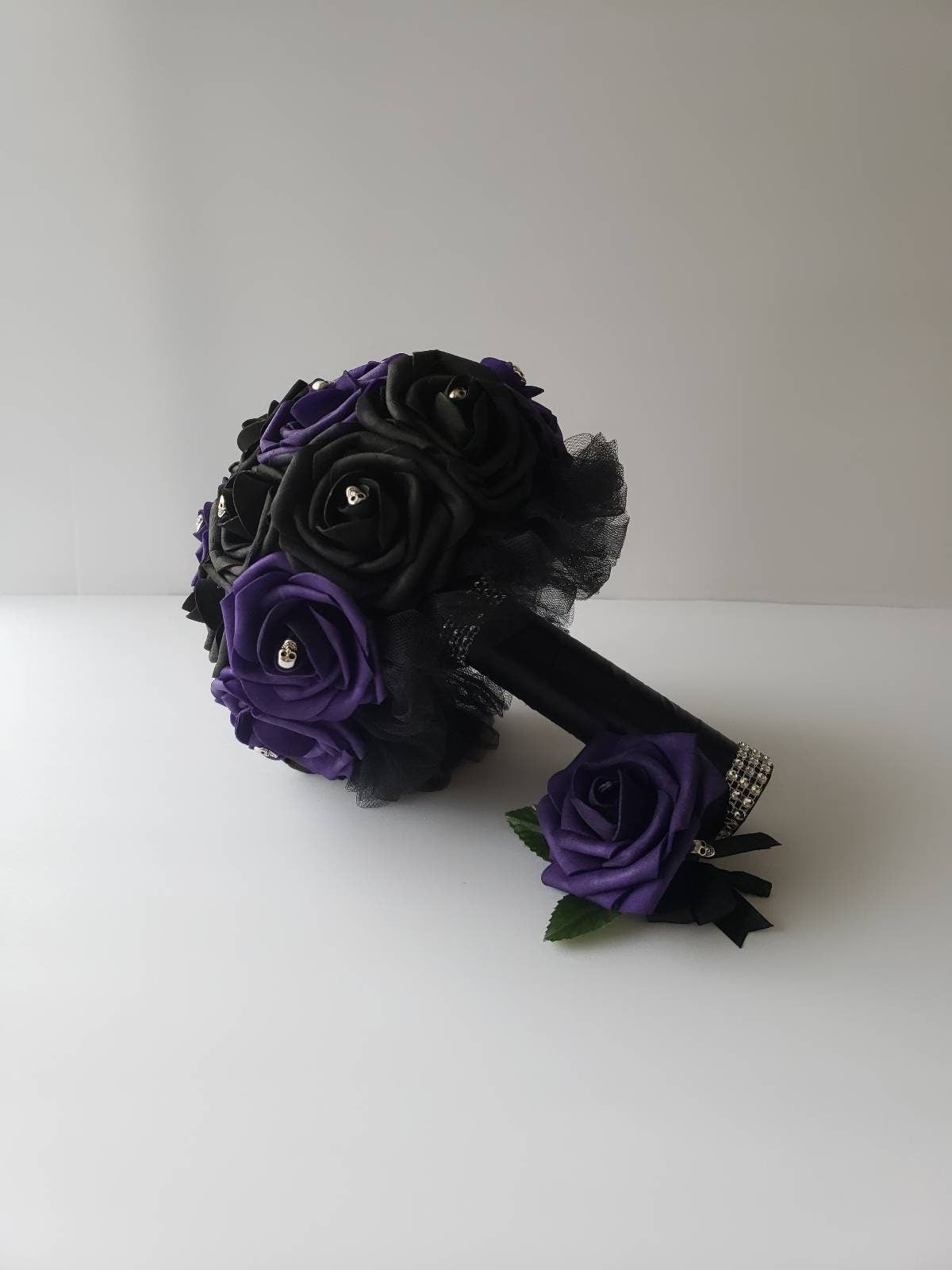 Gothic Skull Dark purple and Black Wedding Bouquet,Bridal bouquet, Bridesmaid Bouquet,Matching Corsages and Boutonnieres,Halloween Wedding