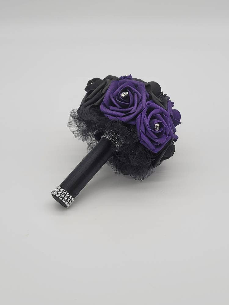 Gothic Skull Dark purple and Black Wedding Bouquet,Bridal bouquet, Bridesmaid Bouquet,Matching Corsages and Boutonnieres,Halloween Wedding