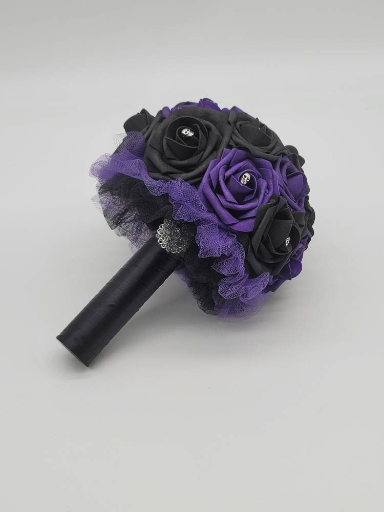 Gothic Skull Dark purple and black Wedding Bouquet, Bridal Bouquet, Bridesmaid Bouquet,Matching Corsages and Boutonnieres,Halloween Wedding