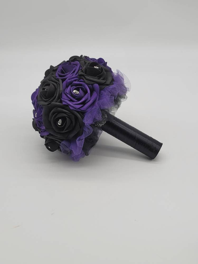 Gothic Skull Dark purple and black Wedding Bouquet, Bridal Bouquet, Bridesmaid Bouquet,Matching Corsages and Boutonnieres,Halloween Wedding