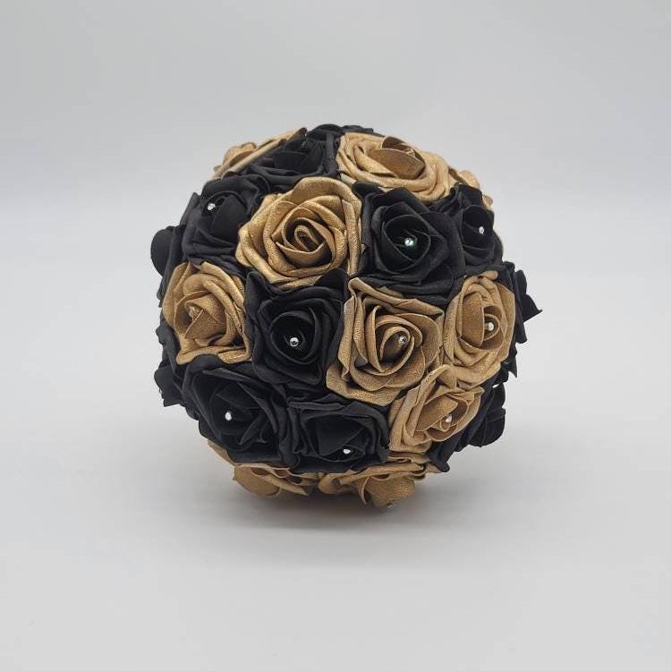 Black and gold bouquet front view.