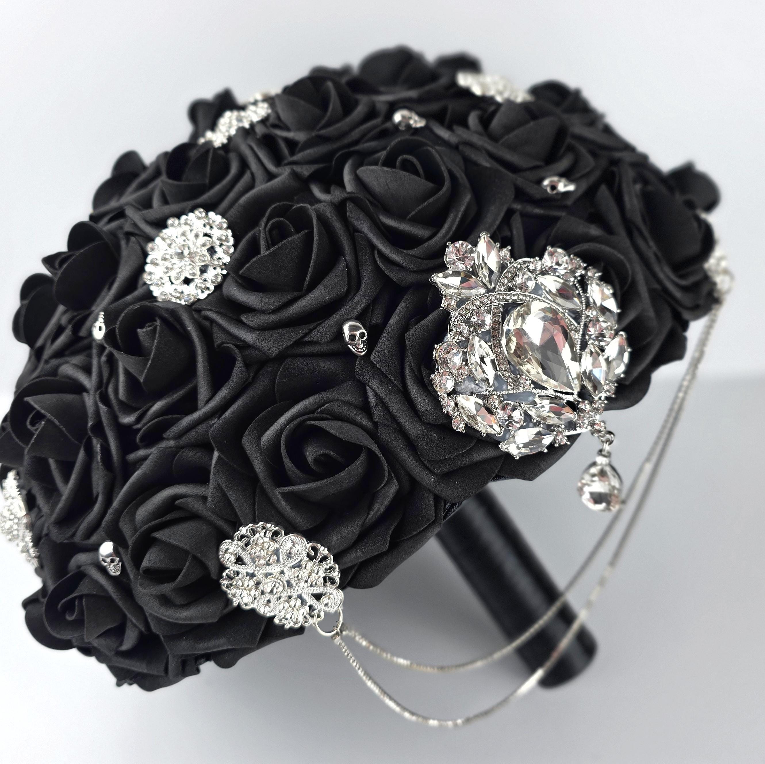 Cascading Gothic Skull Black Brooch Wedding Bouquet with Chain. Bridal Bouquet, Bridesmaid Bouquet, Matching Boutonnieres and Corsages