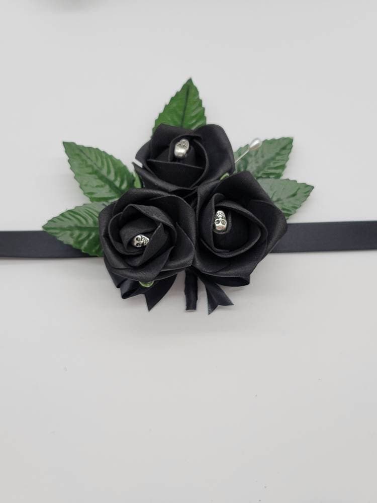 Black Skull Bouquet,Black Bouquet, Gothic Bouquet, Bridesmaid Bouquet,Toss Bouquet,Corsages,Boutonnieres,Halloween, Custom Colors Available