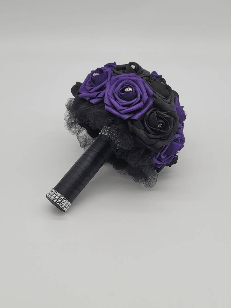 Gothic Skull Dark purple and Black Wedding Bouquet,Bridal bouquet, Bridesmaid Bouquet,Matching Corsages and Boutonnieres,Halloween Wedding