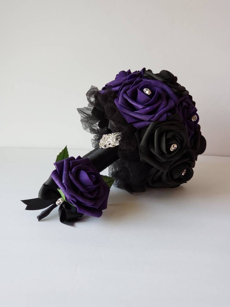 Gothic Skull Dark purple and Black Wedding Bouquet,Bridal Bouquet, Bridesmaid Bouquet,Matching Corsages and Boutonnieres,Halloween Wedding
