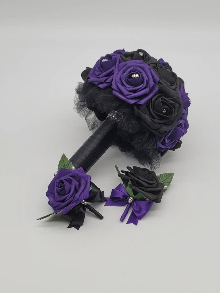 Gothic Skull Dark purple and Black Wedding Bouquet,Bridal bouquet, Bridesmaid Bouquet,Matching Corsages and Boutonnieres,Halloween Wedding