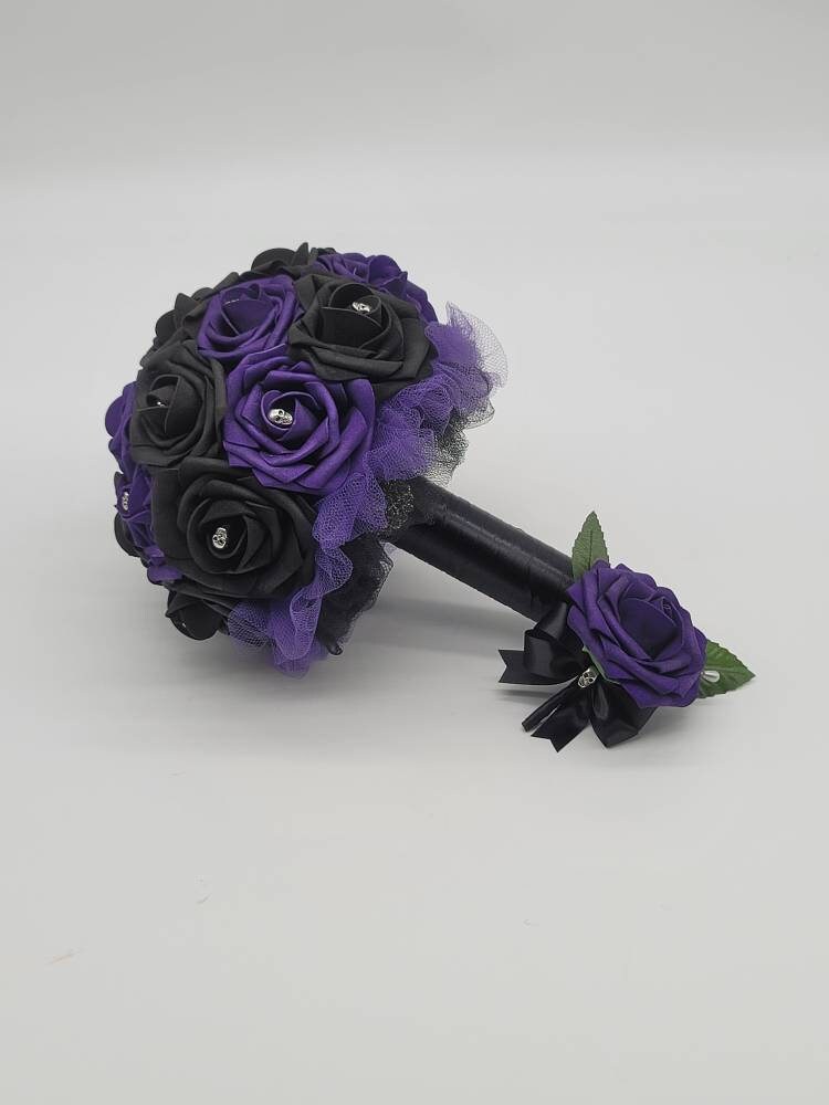 Gothic Skull Dark purple and black Wedding Bouquet, Bridal Bouquet, Bridesmaid Bouquet,Matching Corsages and Boutonnieres,Halloween Wedding