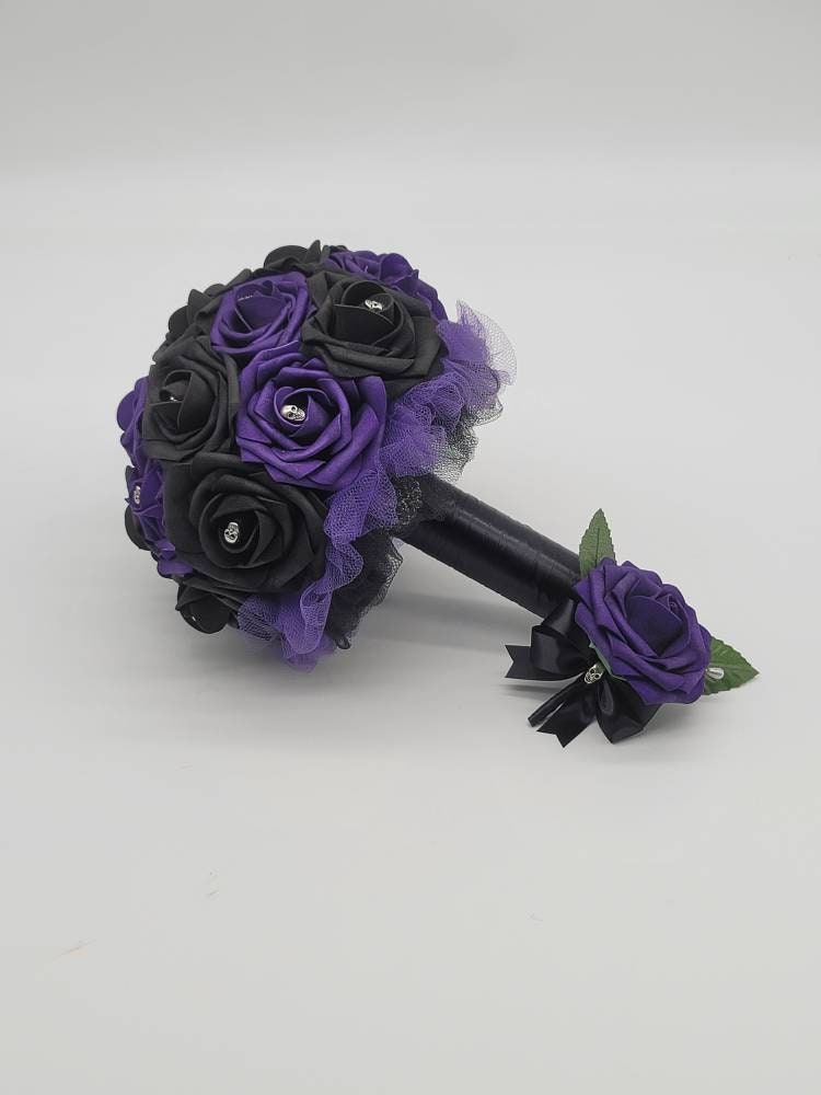 Gothic Skull Dark purple and black Wedding Bouquet, Bridal Bouquet, Bridesmaid Bouquet,Matching Corsages and Boutonnieres,Halloween Wedding