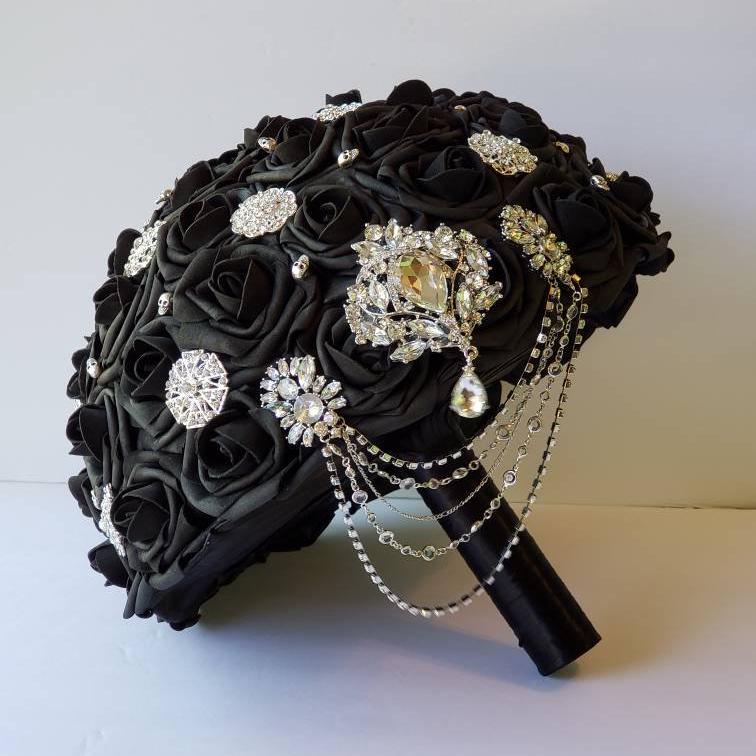 Cascading Gothic Skull Black Brooch Wedding Bouquet with Chain. Bridal Bouquet, Bridesmaid Bouquet, Matching Boutonnieres and Corsages