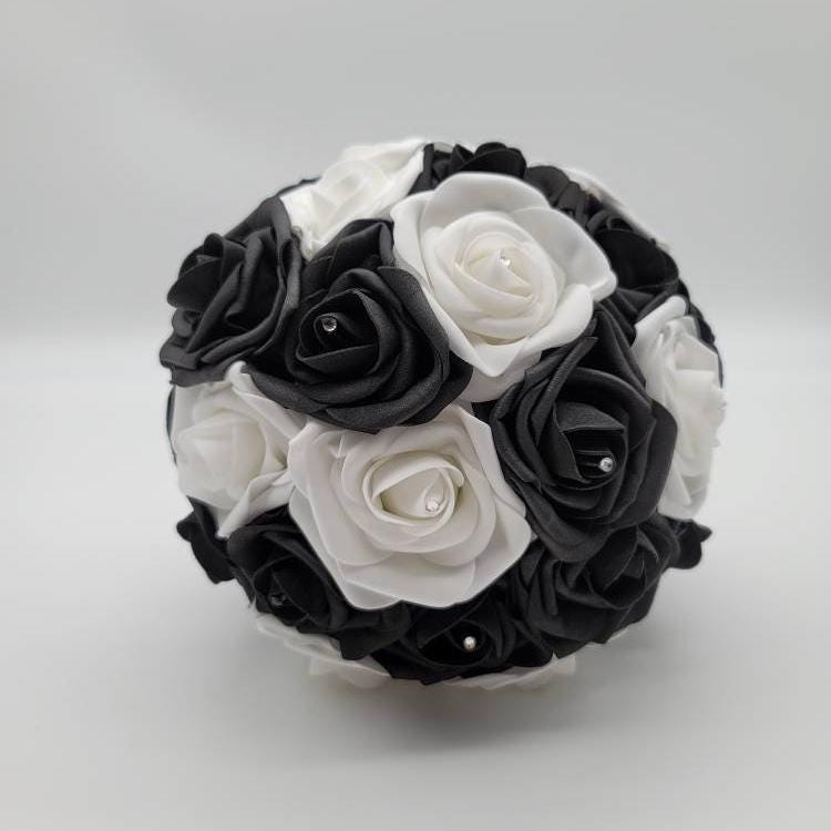Black and white bouquet round front view