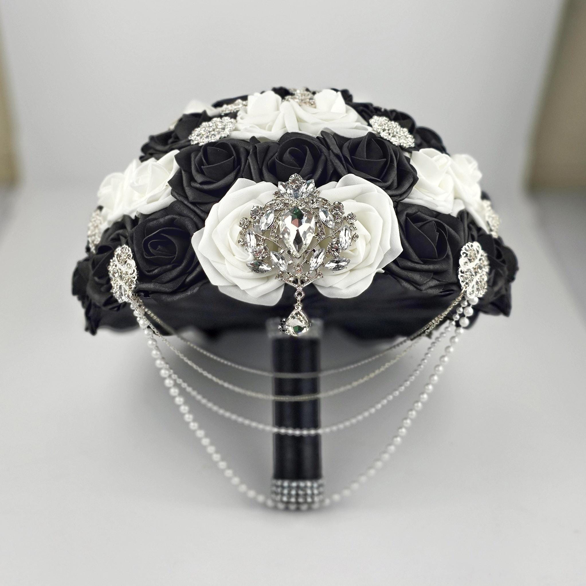 Front view of bouquets chains and pearls